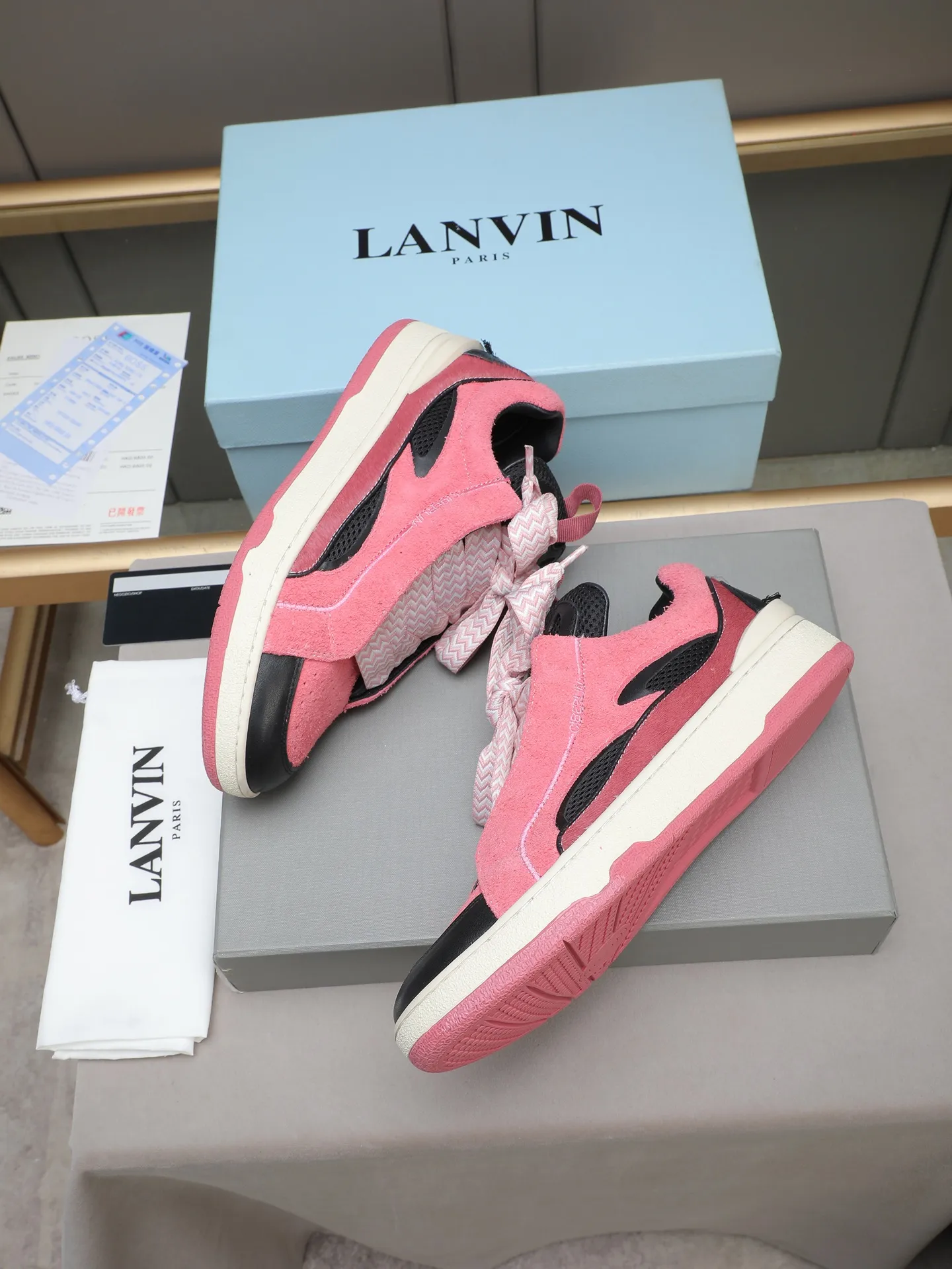 Men's shoes 💰640 [LANVIN] The latest fashionable item! High quality CLAY series‼ ️ The latest trendy products of the season 🌈Many bloggers have planted grass and purchased the original open-mold customization. The upper and outsole are sewn with mark threads without edge sealing. Multiple material splicing combination design. Very versatile for fashionable and casual wear. Comfortable on the feet. Self-recommended. Upper cowhide + cow suede + breathable mesh lining. Foot-padding cowhide. Exclusive original open-mold clear logo rubber outsole ⚠️38-44 (customized for 45)